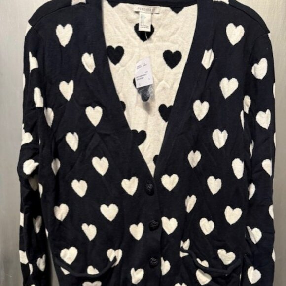 Retro Black & White heart V-neck cardigan sweater - Picture 5 of 16
